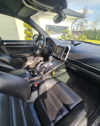 Porsche Cayenne cena 99900 przebieg: 350000, rok produkcji 2011 z Biecz małe 352